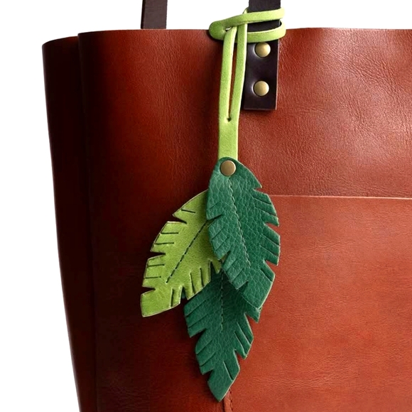 NEW Portland Leather Leaf or Feather Purse Charm Tassel Green - Picture 1 of 6